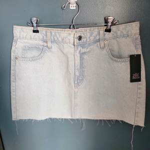 Wild Fable NWT distressed jean mini skirt size 12  or 2 light‎ wash